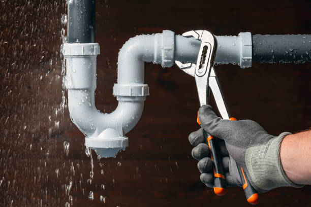 Professional Emergency Plumber technician working in Wellington, KS